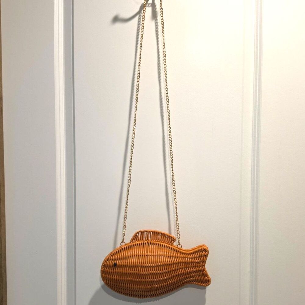 Tommy Bahama Fish Shaped Woven Wicker Bag with Gold Chain